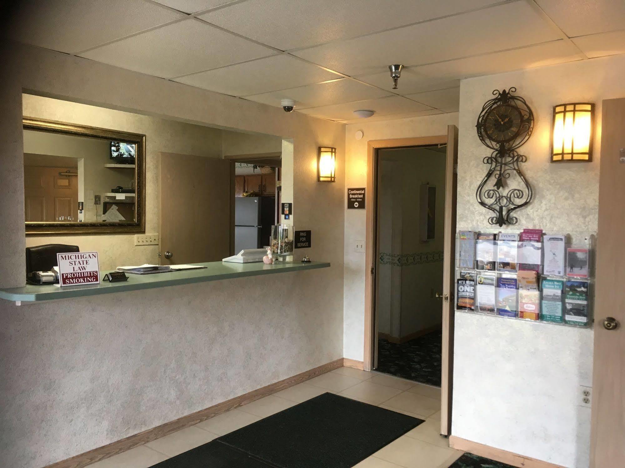 Value Host Motor Inn Marquette Exterior foto